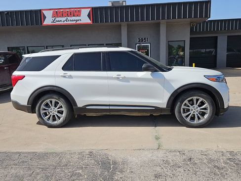 Used 2021 Ford Explorer XLT w/ Equipment Group 202A RWD image 12
