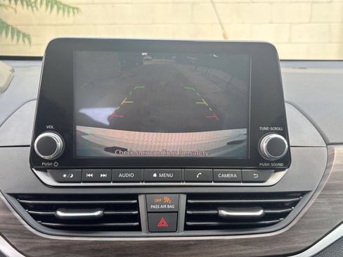 Used 2025 Nissan Altima 2.5 SV FWD image 22