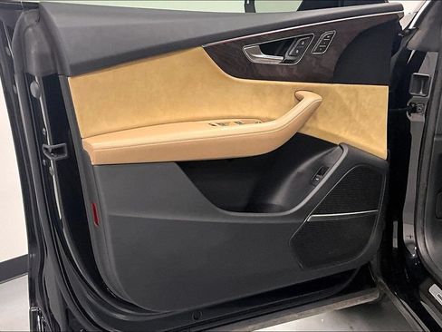 Used 2019 Audi Q8 Prestige AWD/4WD image 18