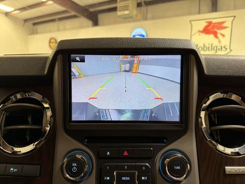 Used 2016 Ford F250 Lariat w/ Lariat Ultimate Package AWD/4WD image 23