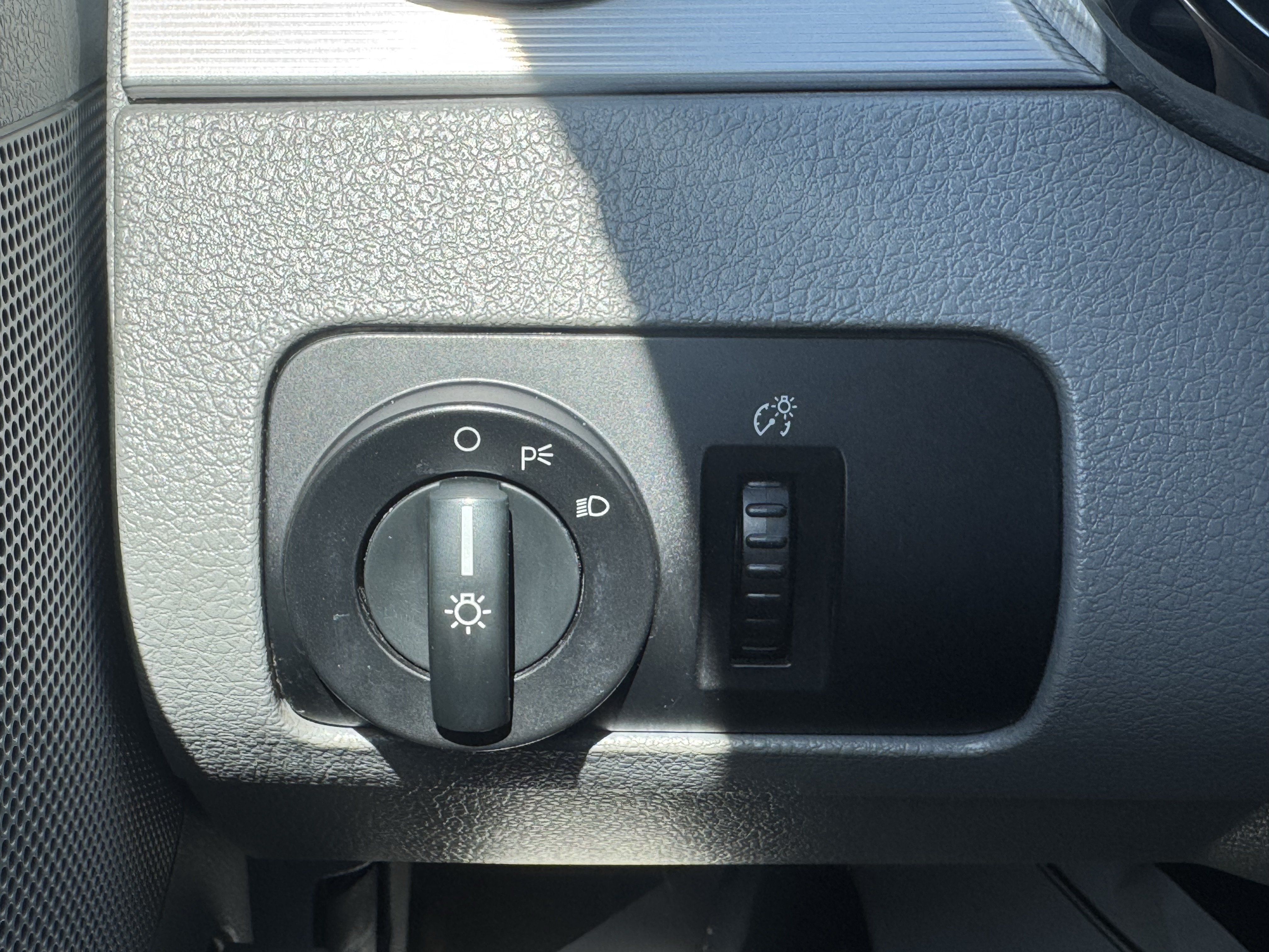 Used 2009 Ford Mustang Convertible RWD image 29