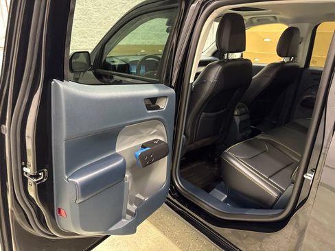 Used 2025 Ford Maverick Lobo AWD/4WD image 32