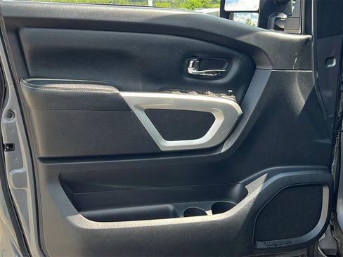 Used 2018 Nissan Titan PRO-4X image 9