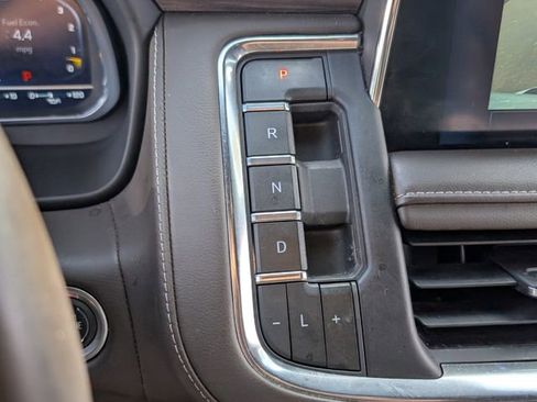 Used 2023 Chevrolet Suburban LT image 29