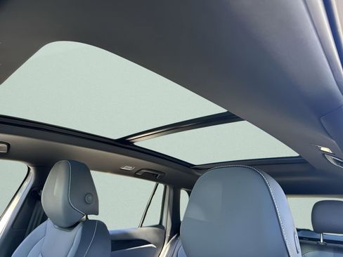 New 2026 Volkswagen Tiguan SE R-Line FWD image 22