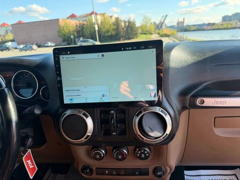 Used 2016 Jeep Wrangler Unlimited Sahara w/ Connectivity Group image 25