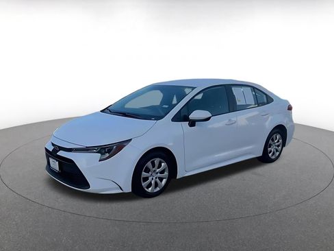 Used 2025 Toyota Corolla LE FWD image 6