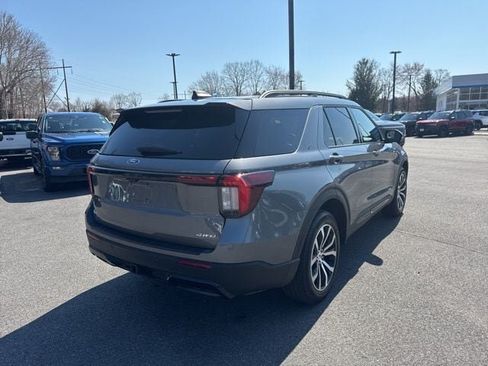 Certified 2025 Ford Explorer ST-Line AWD/4WD image 8