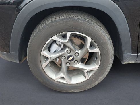 Certified 2025 Chevrolet Trax LT w/ LT Convenience Package FWD image 14