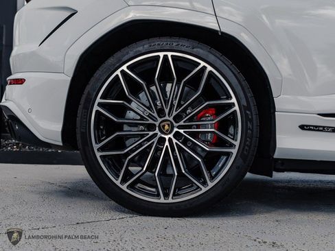 Used 2025 Lamborghini Urus SE image 36