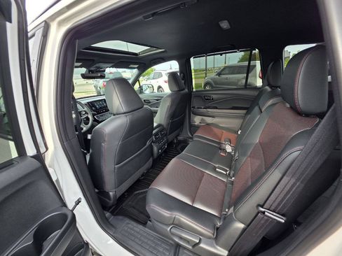Used 2025 Honda Passport Black Edition image 24