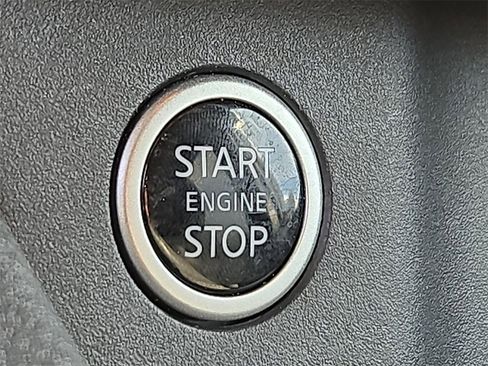 Certified 2022 Nissan Rogue SV image 24