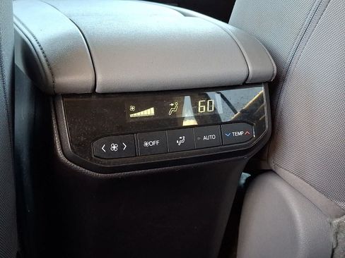 Used 2023 Toyota Highlander LE AWD/4WD image 14