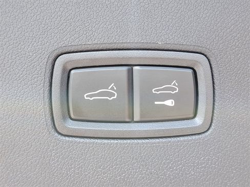 Used 2025 Porsche Cayenne image 18