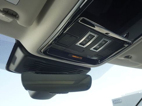 Used 2025 Land Rover Range Rover Velar S image 16