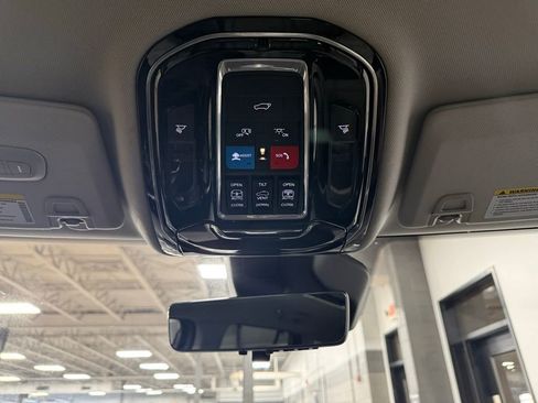 Used 2022 Jeep Grand Cherokee Overland w/ Advanced Protech Group III AWD/4WD image 16