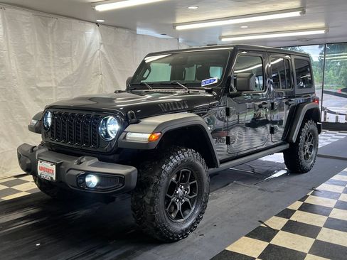 Used 2025 Jeep Wrangler Unlimited Sport AWD/4WD image 4