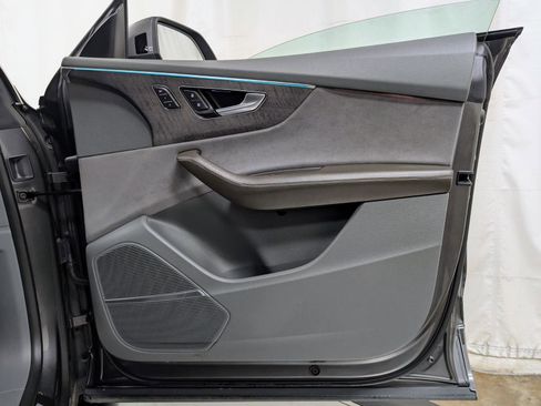 Used 2019 Audi Q8 Prestige w/ Luxury Package image 25