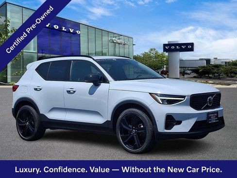 Certified 2024 Volvo XC40 B5 Plus w/ Protection Package Premier AWD/4WD image 1