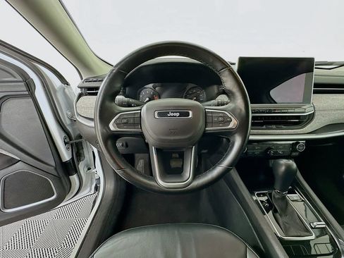 Used 2022 Jeep Compass Latitude image 11