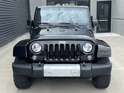 Used 2015 Jeep Wrangler Unlimited Sahara w/ Connectivity Group AWD/4WD image 4