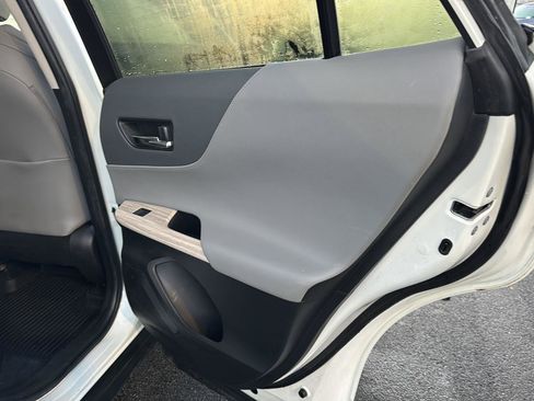 Used 2021 Toyota Venza Limited image 13