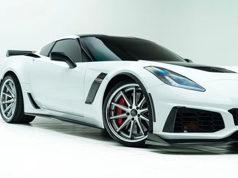 Used 2016 Chevrolet Corvette Z06 w/ 3LZ Preferred Equipment Group image 3