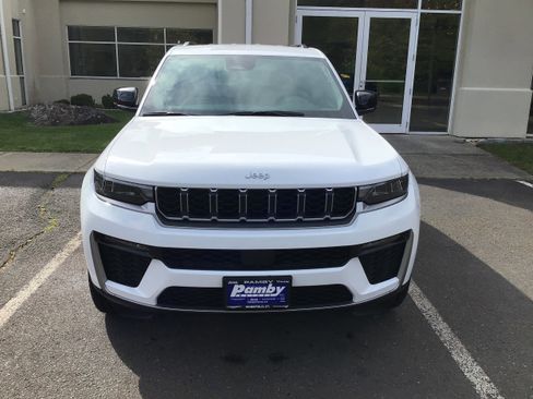 New 2026 Jeep Grand Cherokee Limited AWD/4WD image 2
