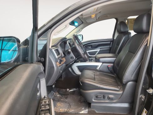 Used 2019 Nissan Titan SL RWD image 23