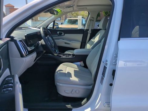 Certified 2025 Kia Sorento S w/ Panoramic Sunroof Package FWD image 15