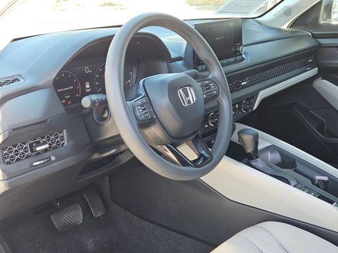 Used 2025 Honda Accord SE image 11