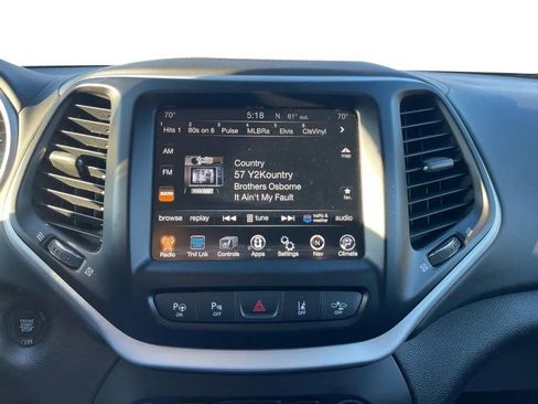 Used 2017 Jeep Cherokee Overland w/ Technology Group AWD/4WD image 26