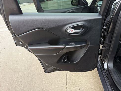 Used 2016 Jeep Cherokee Trailhawk w/ Comfort/Convenience Group image 16