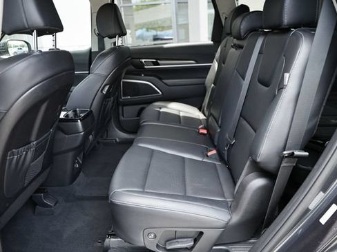 Used 2024 Kia Telluride LX FWD image 24