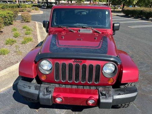 Used 2012 Jeep Wrangler Unlimited Sahara AWD/4WD image 6