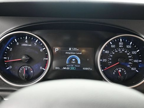 Used 2023 Kia Carnival LX w/ Paint Protection Package FWD image 28