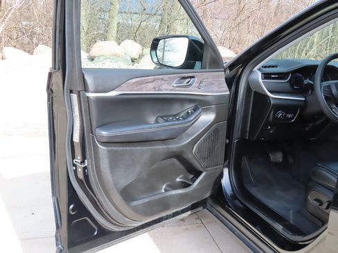 Certified 2023 Jeep Grand Cherokee Limited image 23