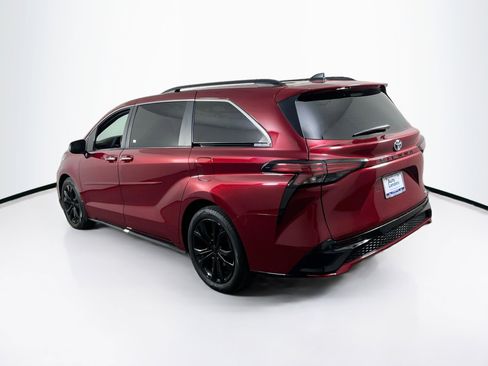 Used 2024 Toyota Sienna XSE FWD image 7