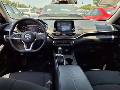 Used 2025 Nissan Altima 2.5 SV FWD image 9