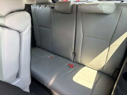 Used 2025 Toyota Highlander XLE AWD/4WD image 19