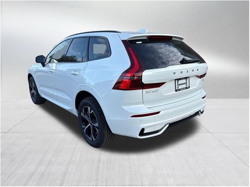 New 2026 Volvo XC60 T8 Core image 7
