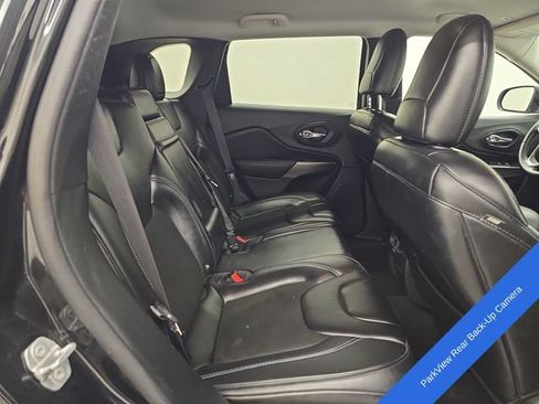Used 2019 Jeep Cherokee Latitude Plus FWD image 12
