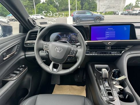 New 2026 Toyota Crown Platinum AWD/4WD image 17