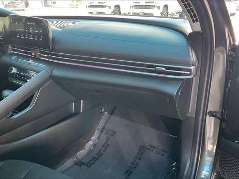 Used 2024 Hyundai Elantra SEL FWD image 17