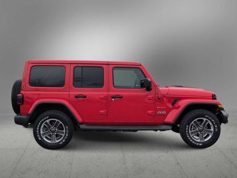 Used 2018 Jeep Wrangler Unlimited Sahara AWD/4WD image 9
