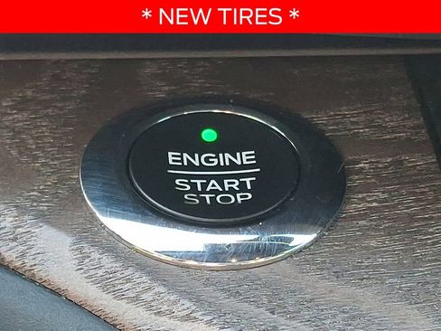 Used 2020 Ford Explorer Platinum w/ Premium Technology Package AWD/4WD image 24
