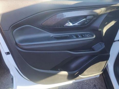 Used 2024 GMC Terrain SLE image 19