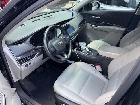 Used 2023 Cadillac XT4 Luxury FWD image 3