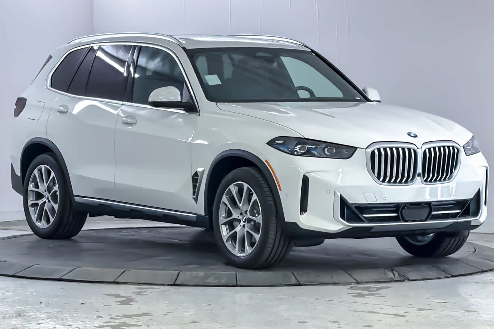 Used 2026 BMW X5 xDrive40i w/ Premium Package AWD/4WD image 9