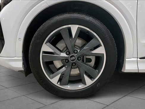 Used 2024 Audi Q4 e-tron Premium Plus image 9